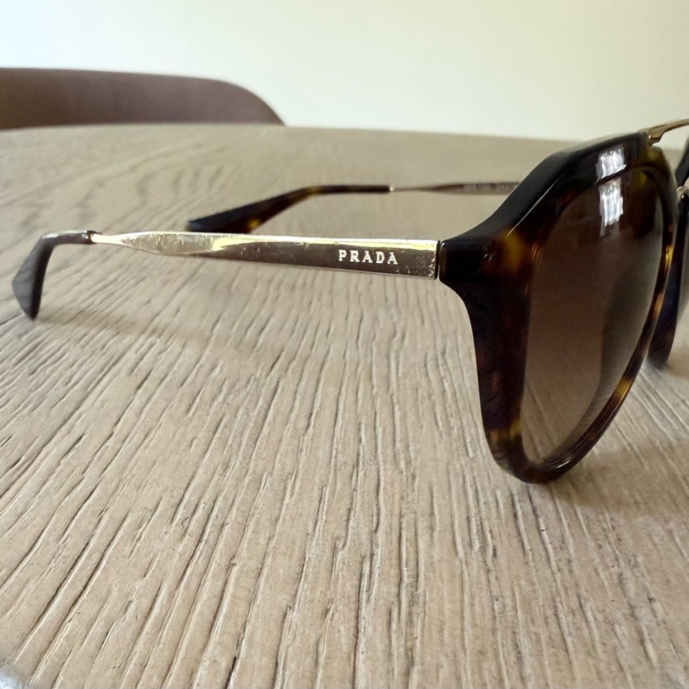 PRADA PR12QS Tortoise Shell / Brown
Sunglasses Full Set - Picture 5 of 7